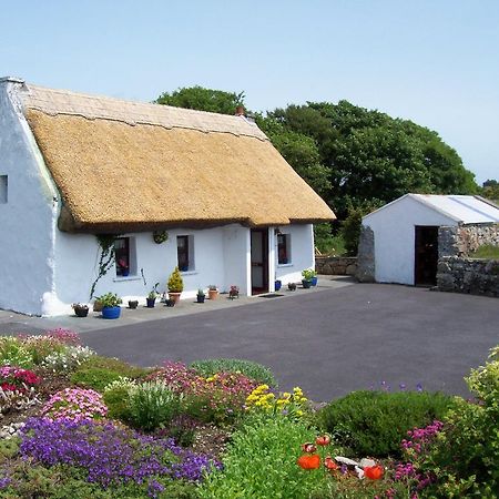 An Caladh Gearr Thatch Cottage Galway Kültér fotó